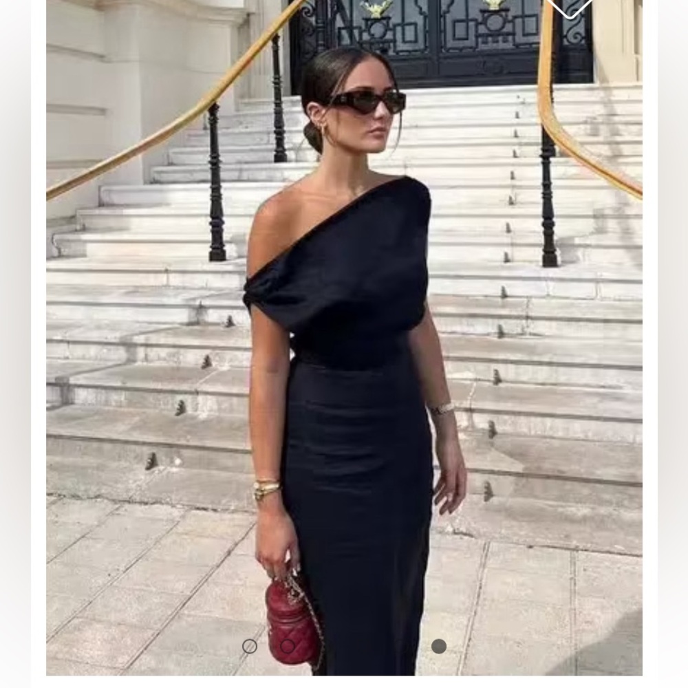 DISSH inspired! Asymmetrical, off the shoulder dress . Blogger favorite ❤️